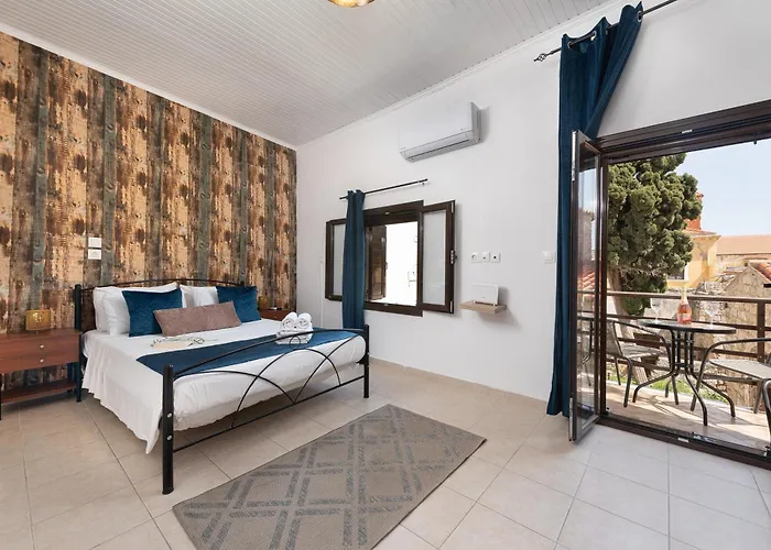 Emerald Dream House, Aithria