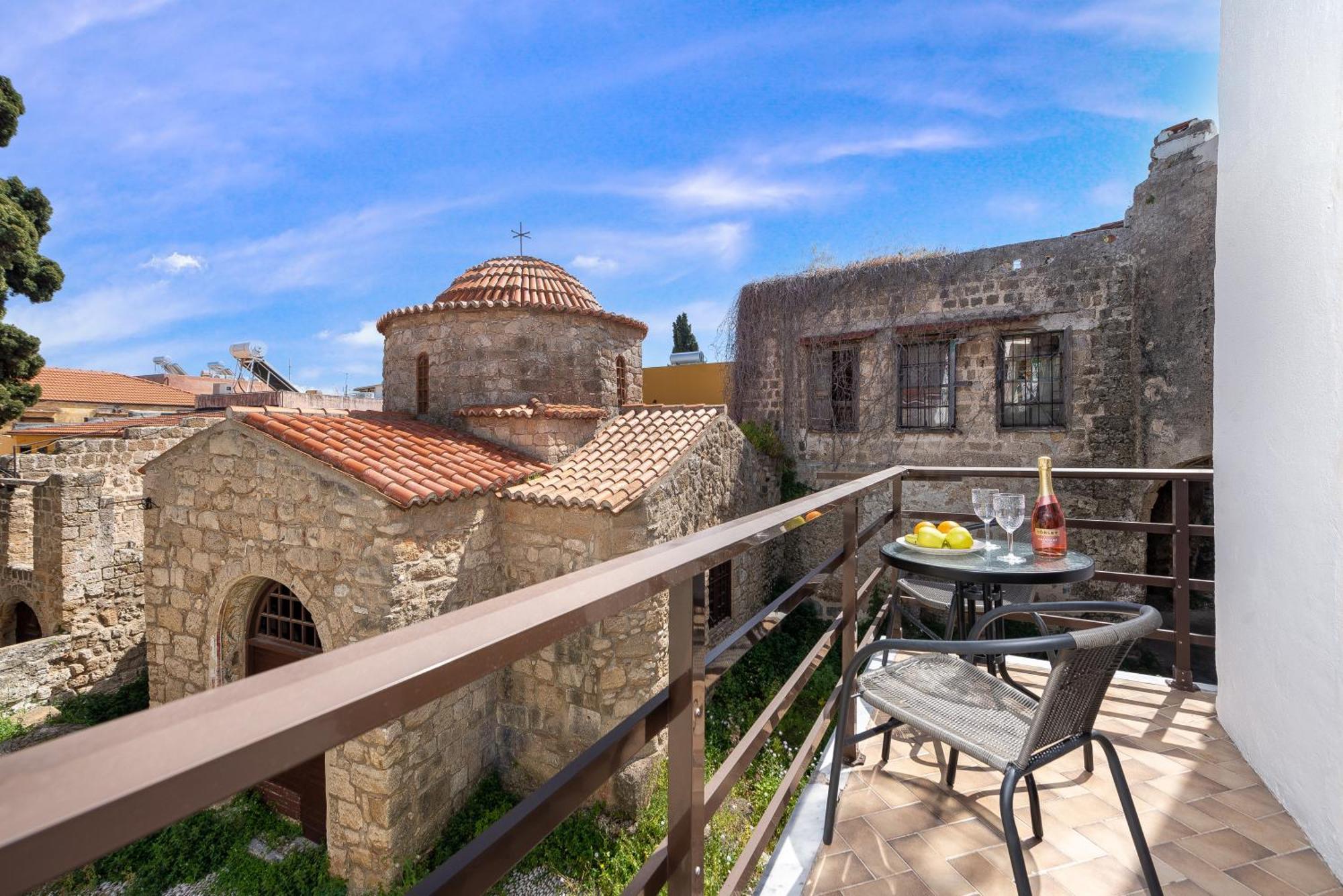 Emerald Dream House, Aithria Apartment